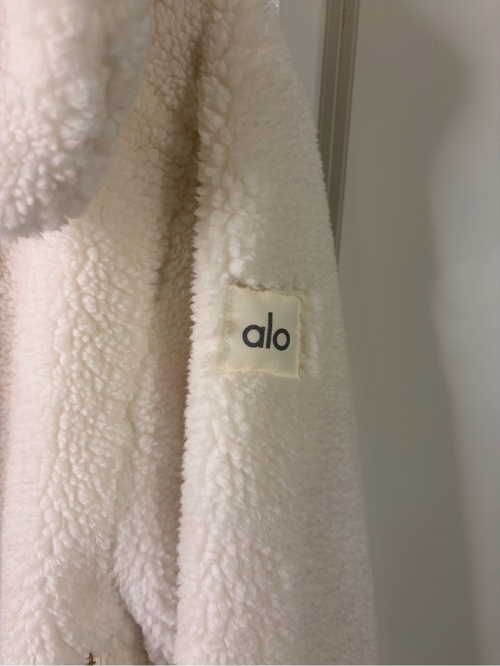 Alo Foxy Sherpa Jacket Ivory/White Women's Size Medium NWT READ - Picture 6 of 13
